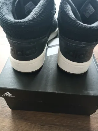 T40 Adidas Hoops Basketball Mid 2.0