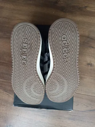 T40 Adidas Hoops Basketball Mid 2.0