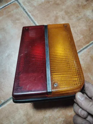 Piloto trasero derecho Renault 7 usado