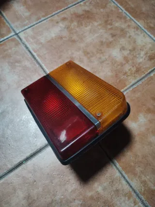 Piloto trasero derecho Renault 7 usado