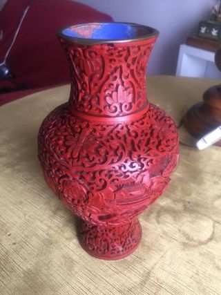 Vaso ceramica rosso intagliato motivi orientali