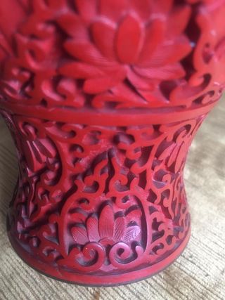 Vaso ceramica rosso intagliato motivi orientali