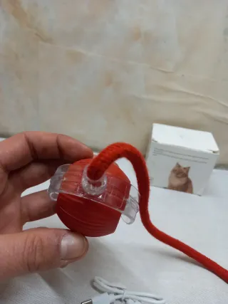 Gioco interattivo per gatti rosso