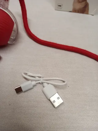 Gioco interattivo per gatti rosso