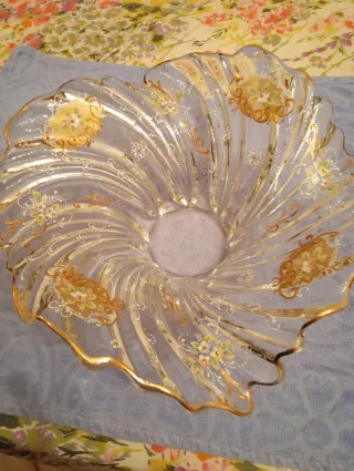 Centrotavola in cristallo con decori oro