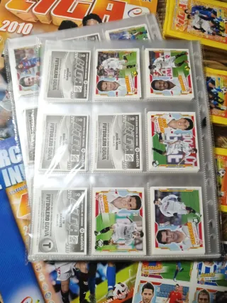 Álbum Cromos  Liga 2010  11 sin pegar + invierno