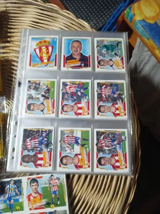 Álbum Cromos  Liga 2010  11 sin pegar + invierno