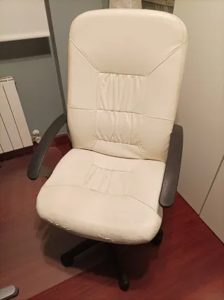 Silla de oficina ergonómica blanca