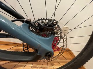 Frenos SRAM Level Silver Stealth 4 pistones