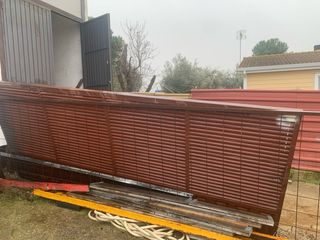 Puerta corredera y peatonal metálica