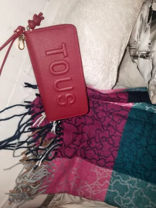 Cartera Tous color granate  con Oso