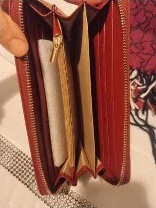 Cartera Tous color granate  con Oso