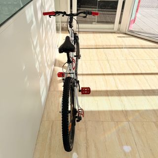 Bicicleta Nino Btwin Rockrider 300