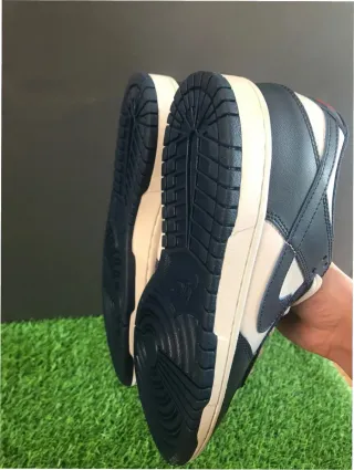 Nike Dunk Low Talla 39 Blanco y Azul Marino