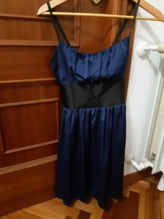 Vestido de fiesta azul y negro