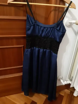 Vestido de fiesta azul y negro