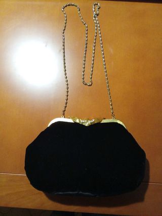 Bolso de mano negro de terciopelo