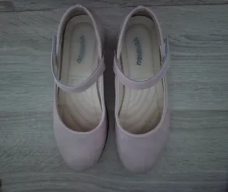 Zapatos niña negros (2 pares x 15€)