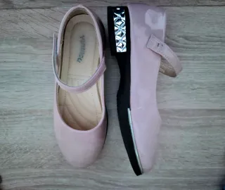 Zapatos niña negros (2 pares x 15€)