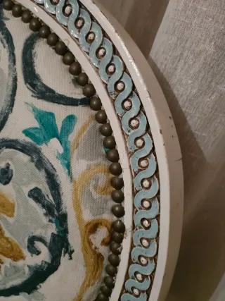 Conjunto Sillas Isabelinas Restaurada y otomán.