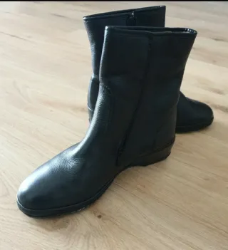 Stivaletti neri con pellicciotto