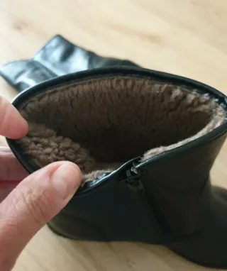 Stivaletti neri con pellicciotto