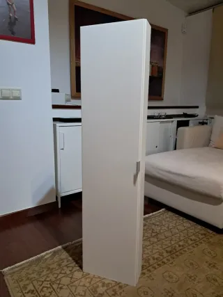 Armario de psred estrecho blanco para baño