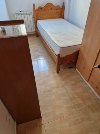 Se alquila habitacion en vallecas (SOLO MUJERES)