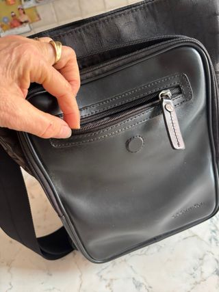 Tracolla Calvin Klein uomo marrone e nera