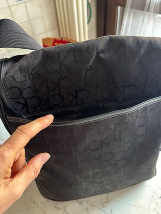 Tracolla Calvin Klein uomo marrone e nera