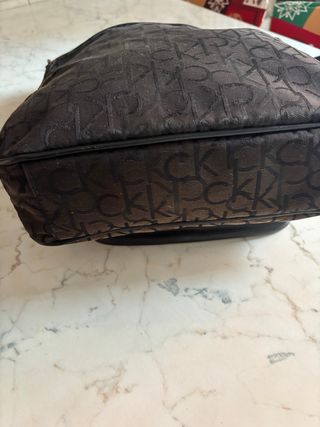 Tracolla Calvin Klein uomo marrone e nera