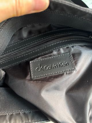 Tracolla Calvin Klein uomo marrone e nera