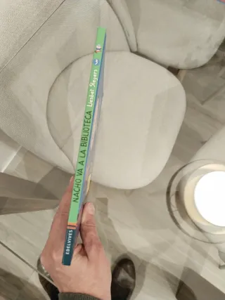 Nacho va a la biblioteca (Spanish Edition). Libro