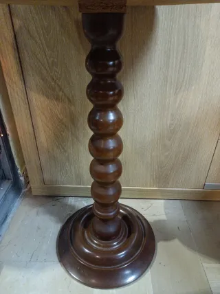 Porta telefono in legno marrone