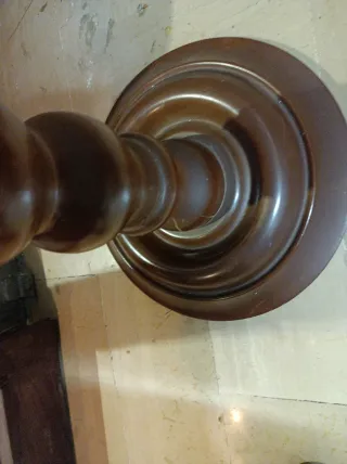 Porta telefono in legno marrone