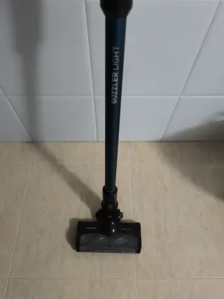 Aspiradora escoba Taurus Guzzler Light