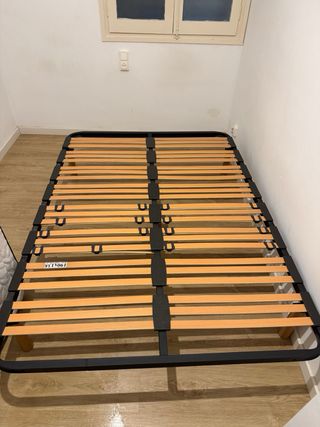 Colchón viscoelástico y somier de tablones
