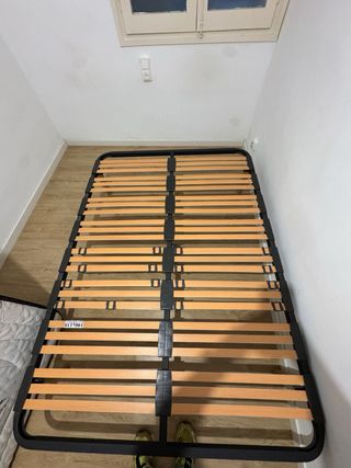 Colchón viscoelástico y somier de tablones