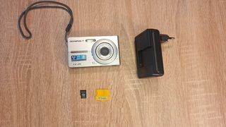 Cámara Digital Olympus FE-20 8MP