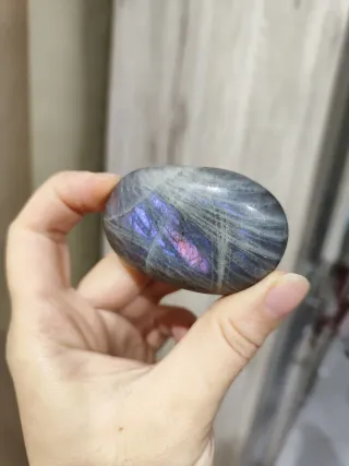 Pietra Labradorite levigata