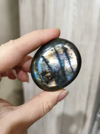 Pietra Labradorite levigata