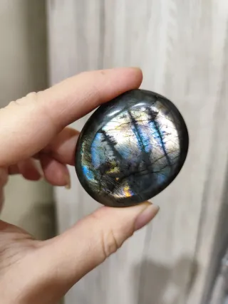 Pietra Labradorite levigata