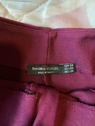 Pantalón corto ajustado morado