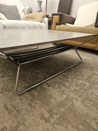 Mesa de centro moderna metal y piedra