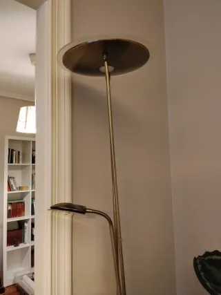 Lámpara de pie salón metal y plástico