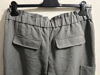 Pantalón Zara tobillero ancho gris talla 44
