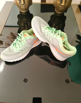 Zapatillas Nike Talla 42 Gris y Verde