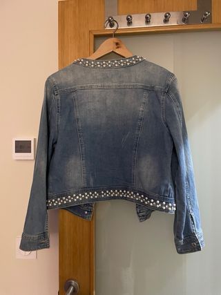 Chaqueta vaquera con perlas