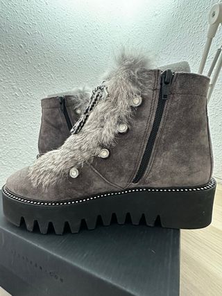Botines Alpe Piel y Pelo Gris