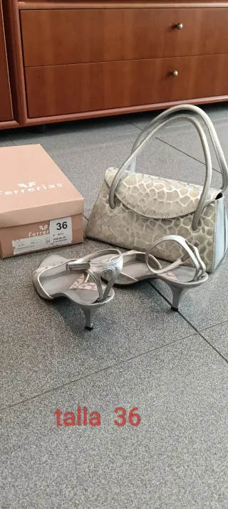 Sandalias y bolso piel plateado talla 36